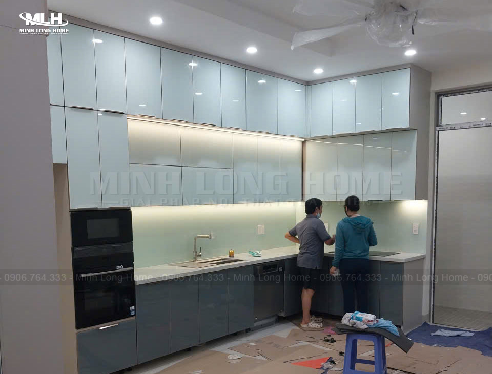 Tủ bếp hợp kim nhôm Tủ bếp hợp kim nhôm kịch trần thực tế