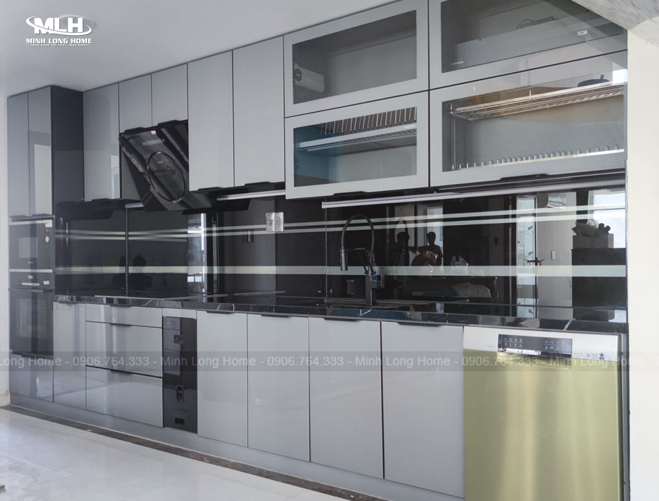 Tủ bếp inox cánh kính Tủ bếp inox cánh kính thực tế