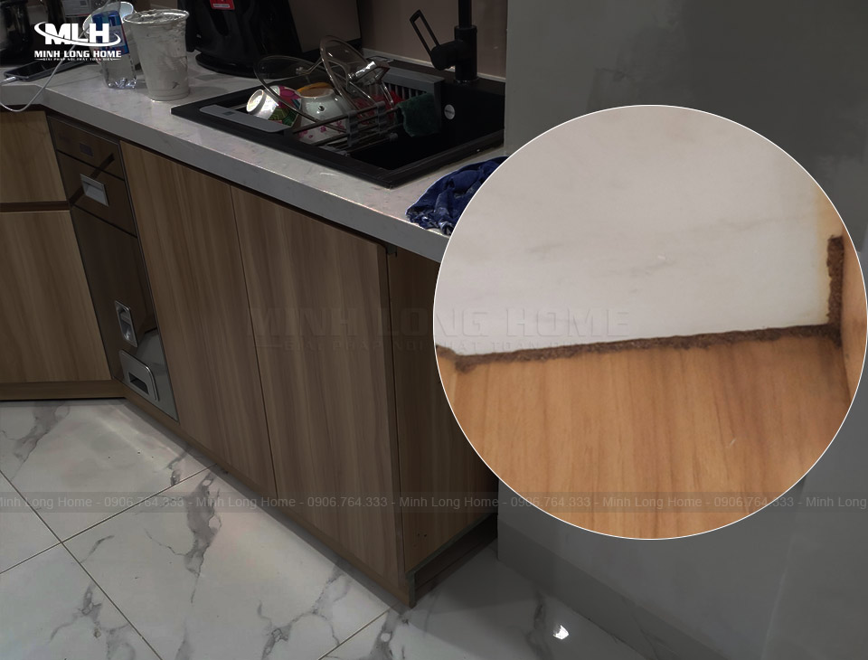 Có nên dùng tủ bếp gỗ công nghiệp cho nhà bếp ẩm ướt? Độ ẩm nhà bếp tạo điều kiện cho mối mọt và gây phồng rộp tủ bếp gỗ công nghiệp