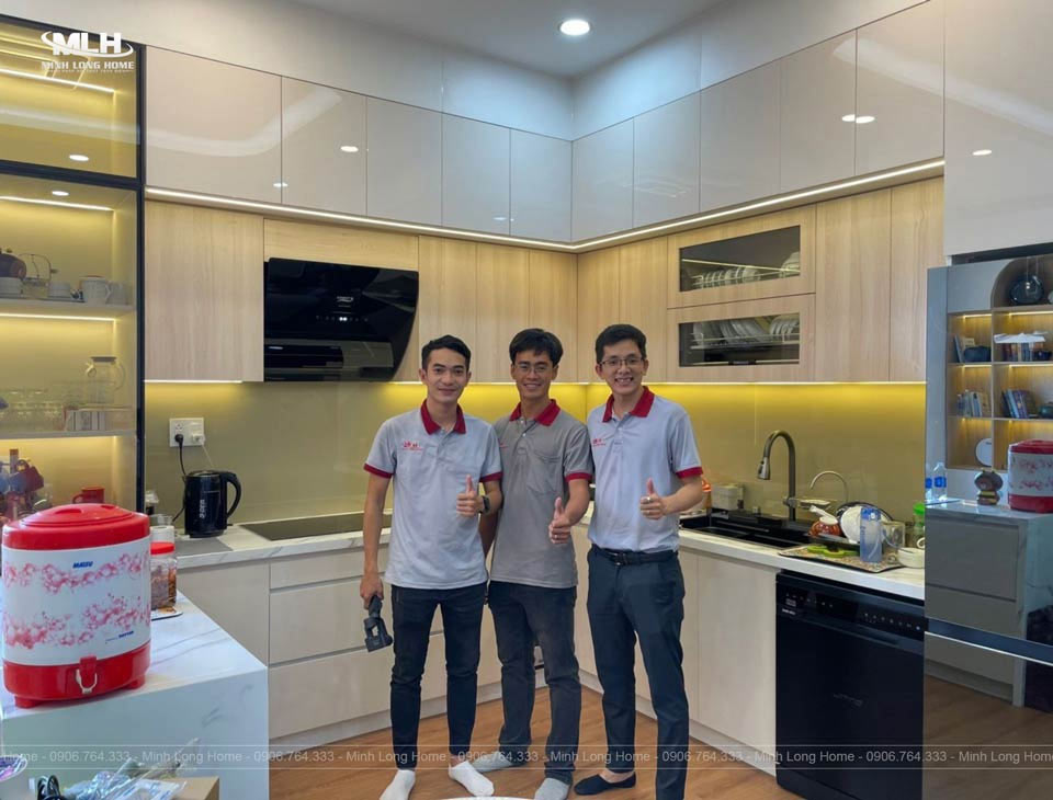 Các loại gỗ tự nhiên phổ biến làm tủ bếp: Sồi, Xoan Đào, Óc Chó, Căm Xe, Gõ Đỏ, Lim kiến tạo không gian bếp đẹp bằng đa dạng chất liệu cao cấp từ các loại gỗ tự nhiên