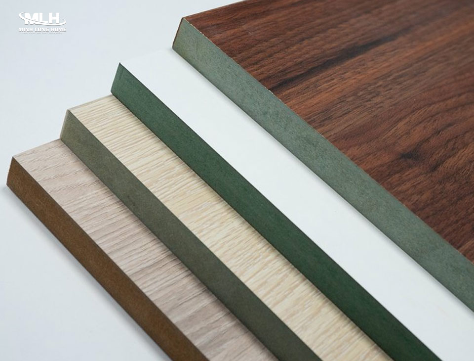 Cách nhận biết gỗ công nghiệp chất lượng cao Độ phẳng mịn khi nhìn và sờ bề mặt quyết định chất lượng của gỗ công nghiệp