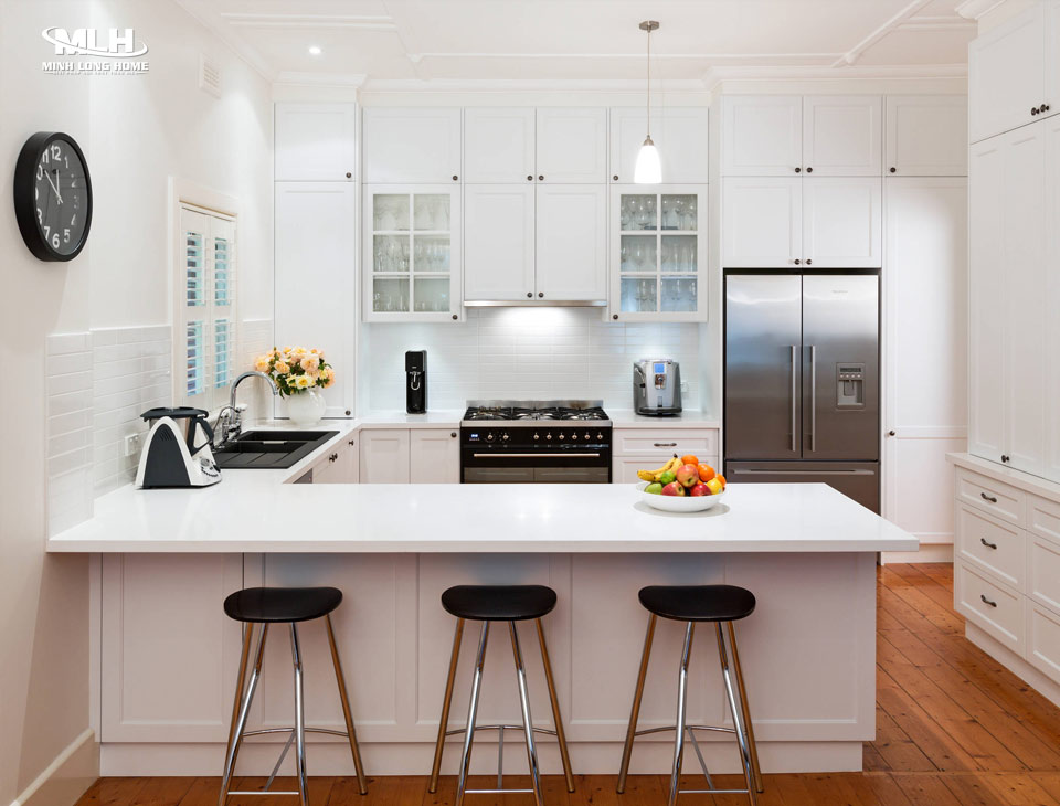 Tủ bếp gỗ mdf sơn trắng kịch trần sang trọng và tối ưu lưu trữ