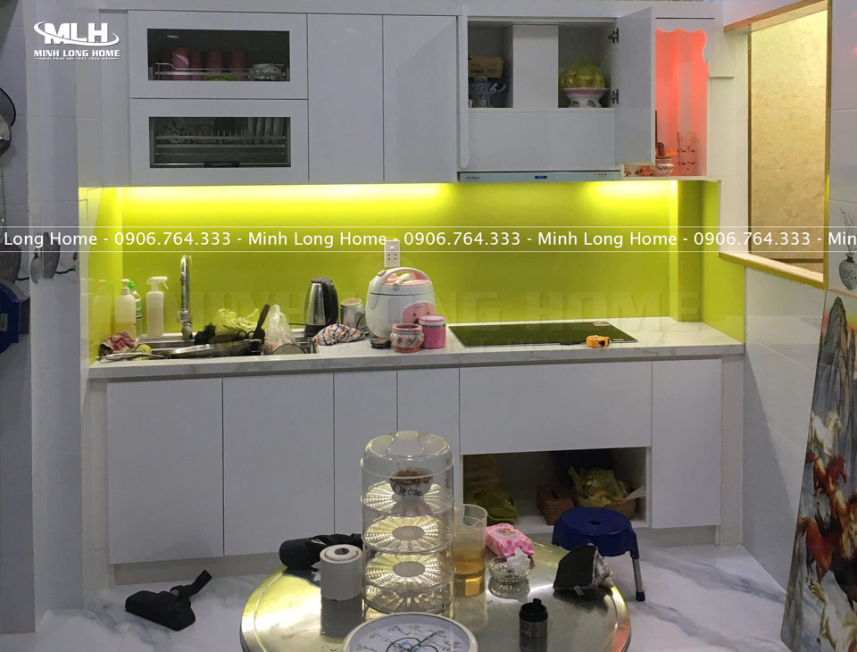 Giá khung bao cánh tủ bếp bê tông