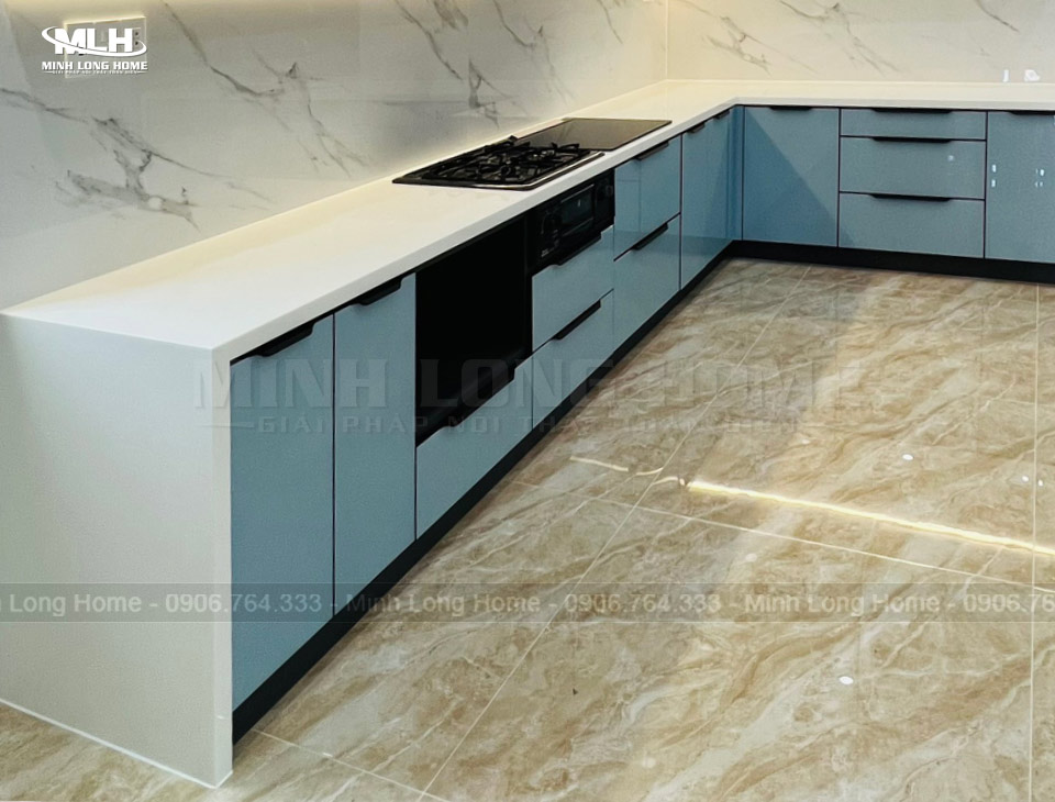 Khung bao cánh kính bếp bê tông