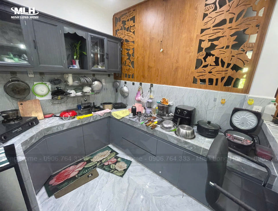 Khung bao cánh nhựa bếp bê tông