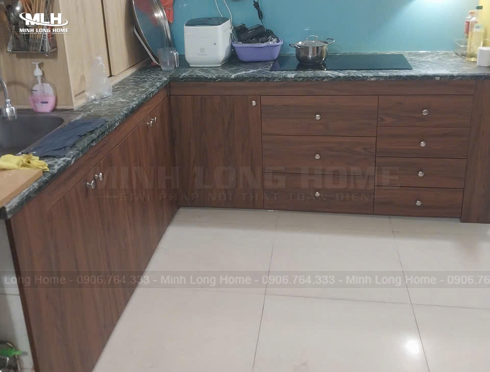 So sánh tủ bếp khung bê tông