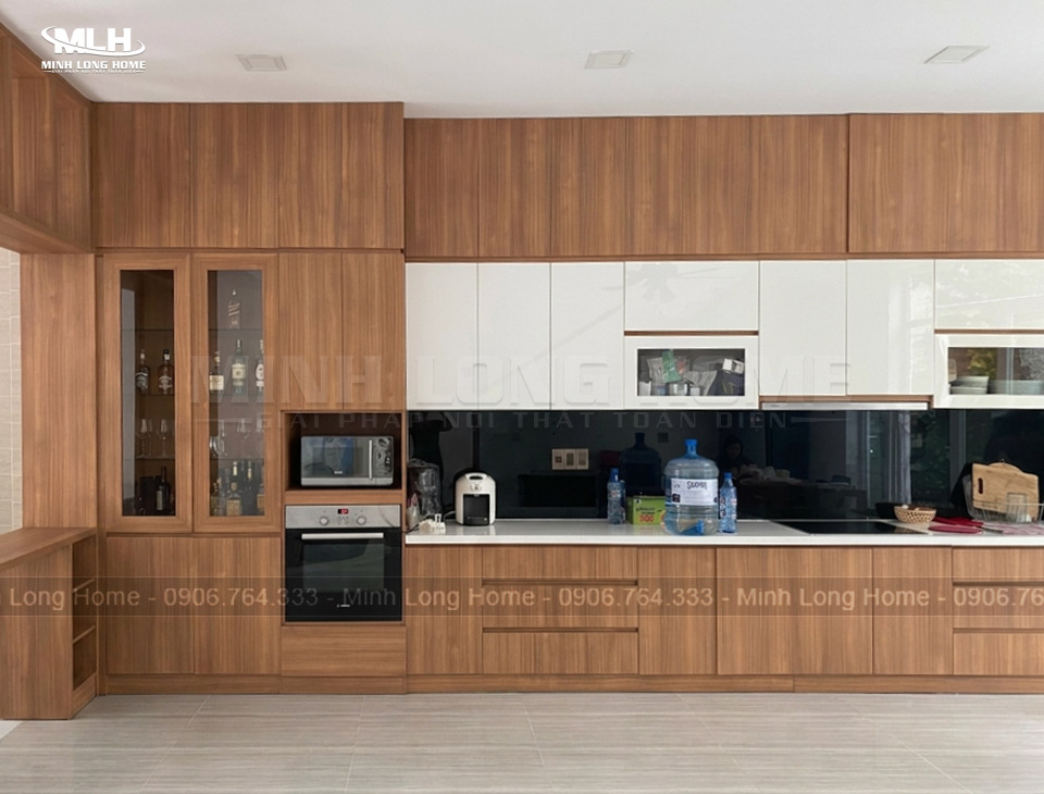 Tủ bếp nhựa và tủ bếp gỗ công nghiệp có thẩm mỹ như nhau
