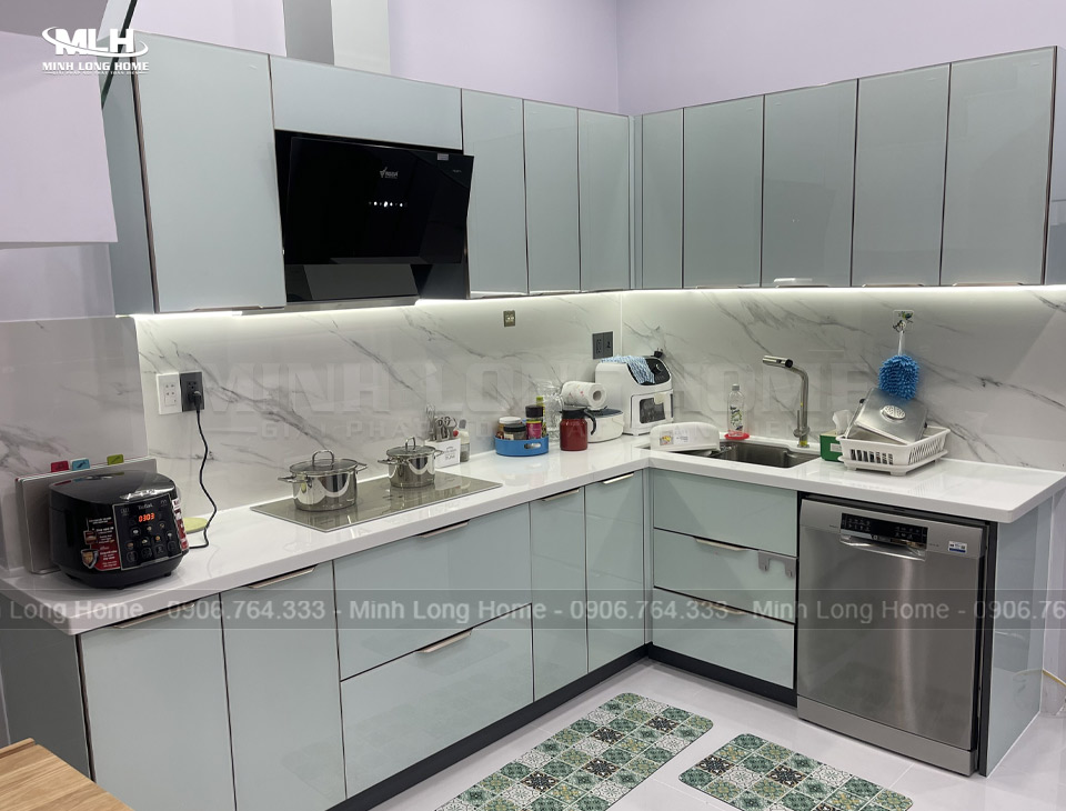 Tủ bếp inox cánh kính tại Bình Dương