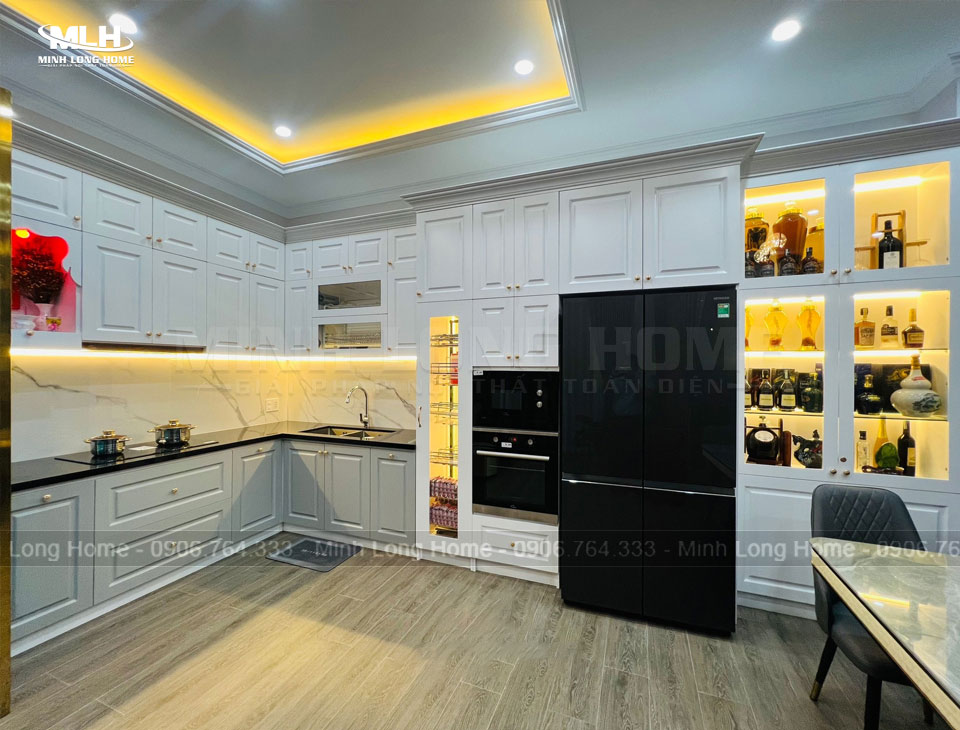 Tủ bếp nhựa có những loại nào? So sánh ưu nhược điểm từng loại Tủ bếp nhựa đặc Tân cổ điển