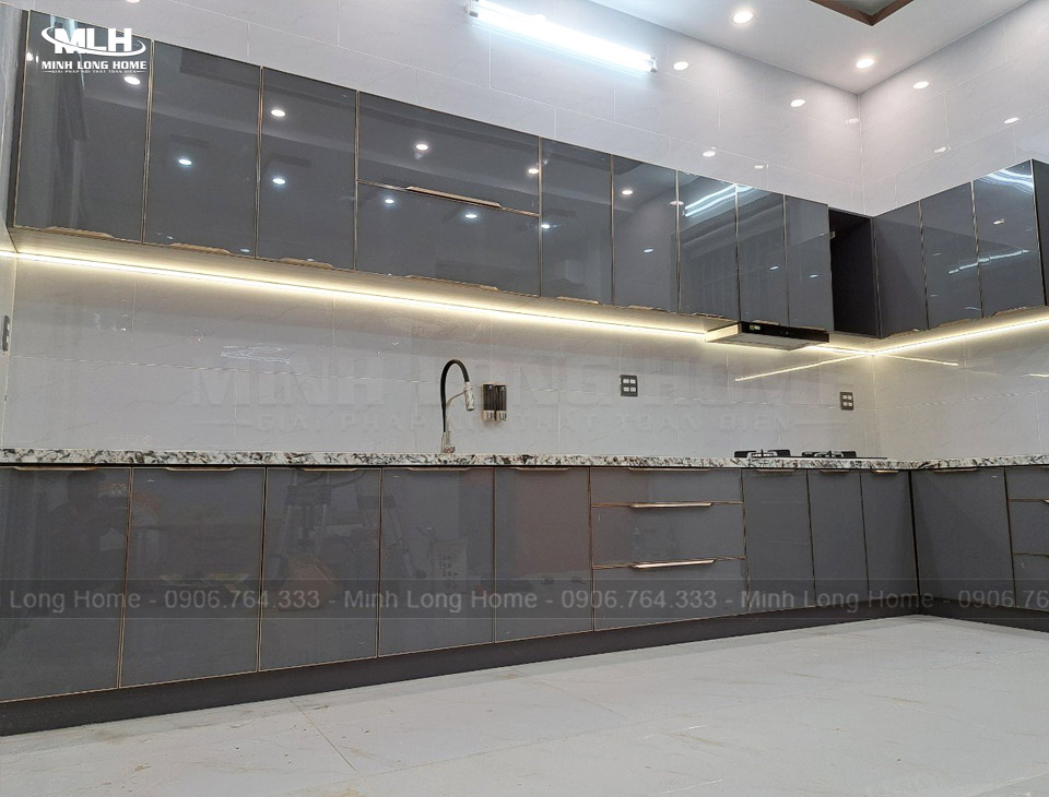 Tủ bếp nhôm kính xám ghi